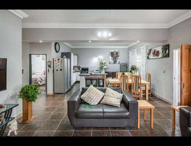 7 BEDROOM HOUSE FOR SALE IN RACEVIEW